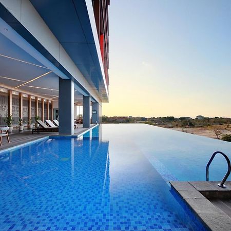 Harper Kupang By Aston Hotel Exterior foto