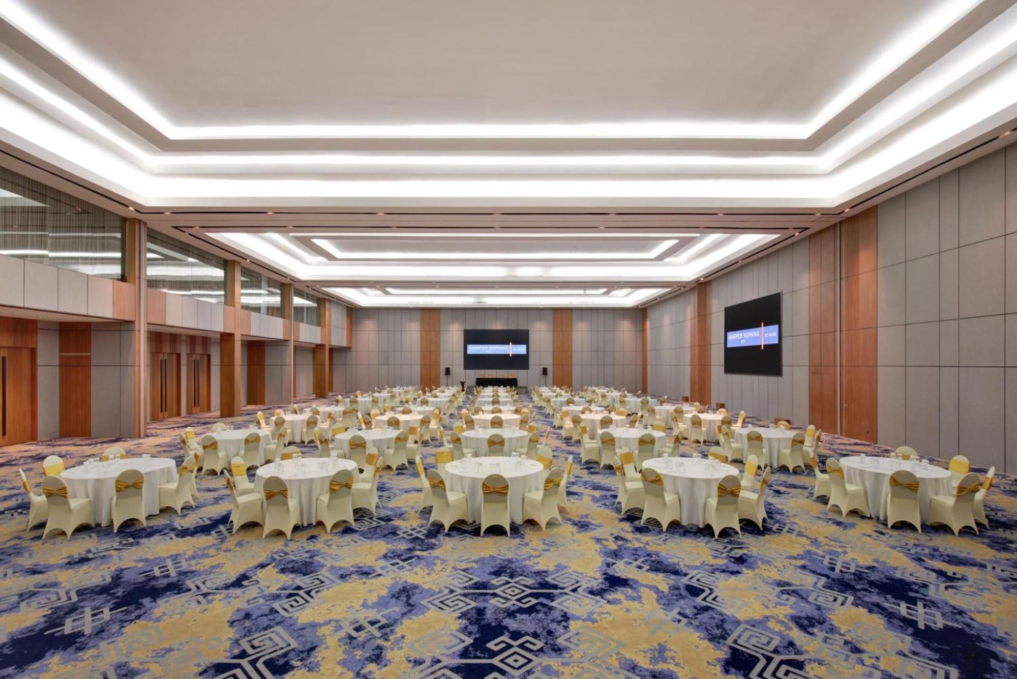 Harper Kupang By Aston Hotel Exterior foto