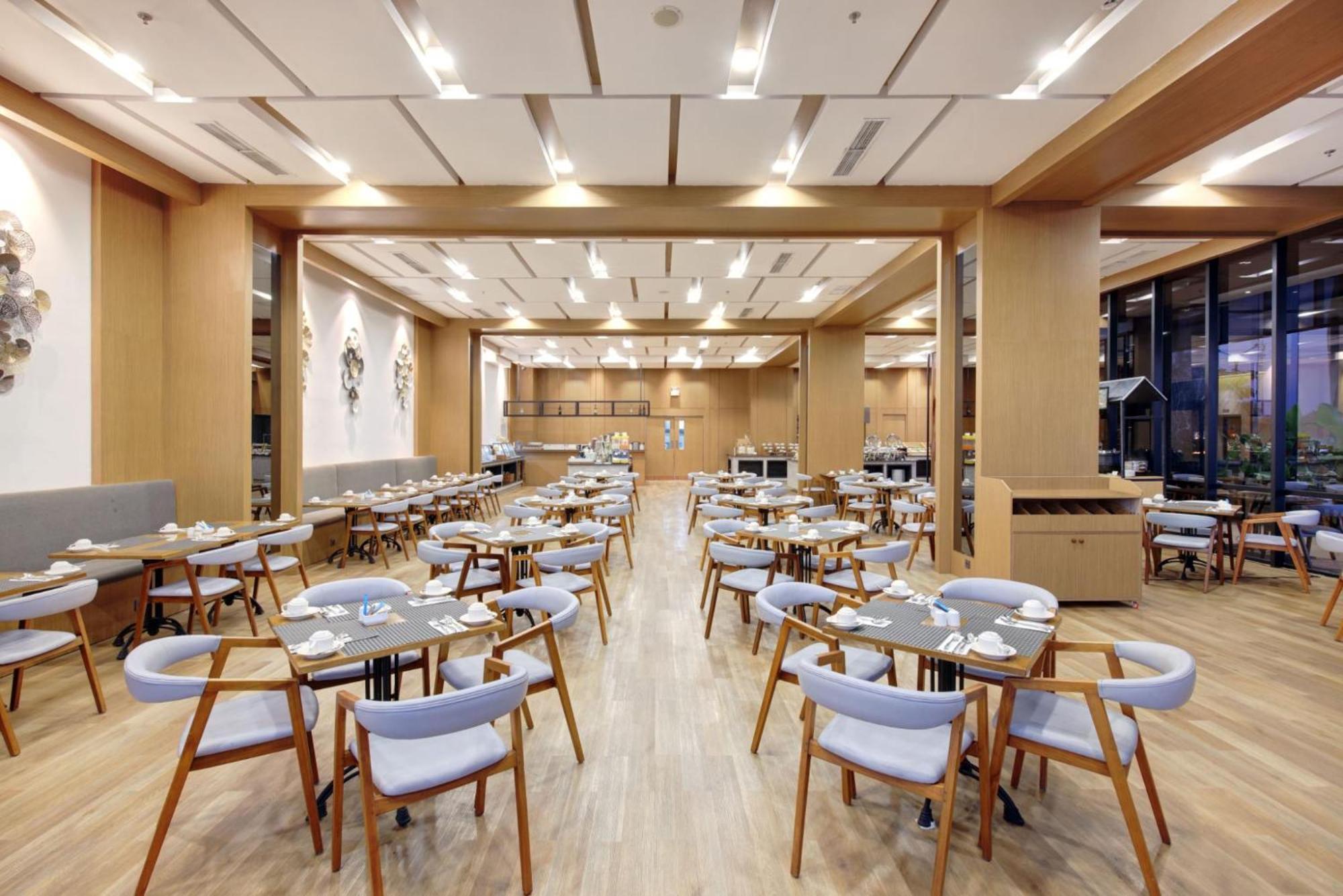 Harper Kupang By Aston Hotel Exterior foto
